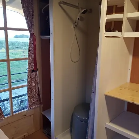 Veritable Roulotte Hippomobile 